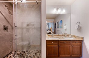 Doccia, asciugacapelli, asciugamani