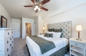 2 habitaciones, tabla de planchar con plancha, wifi y ropa de cama 