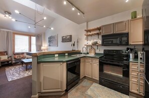 Refrigerador, microondas, horno y lavavajillas 