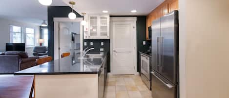 المنشأة من الداخل