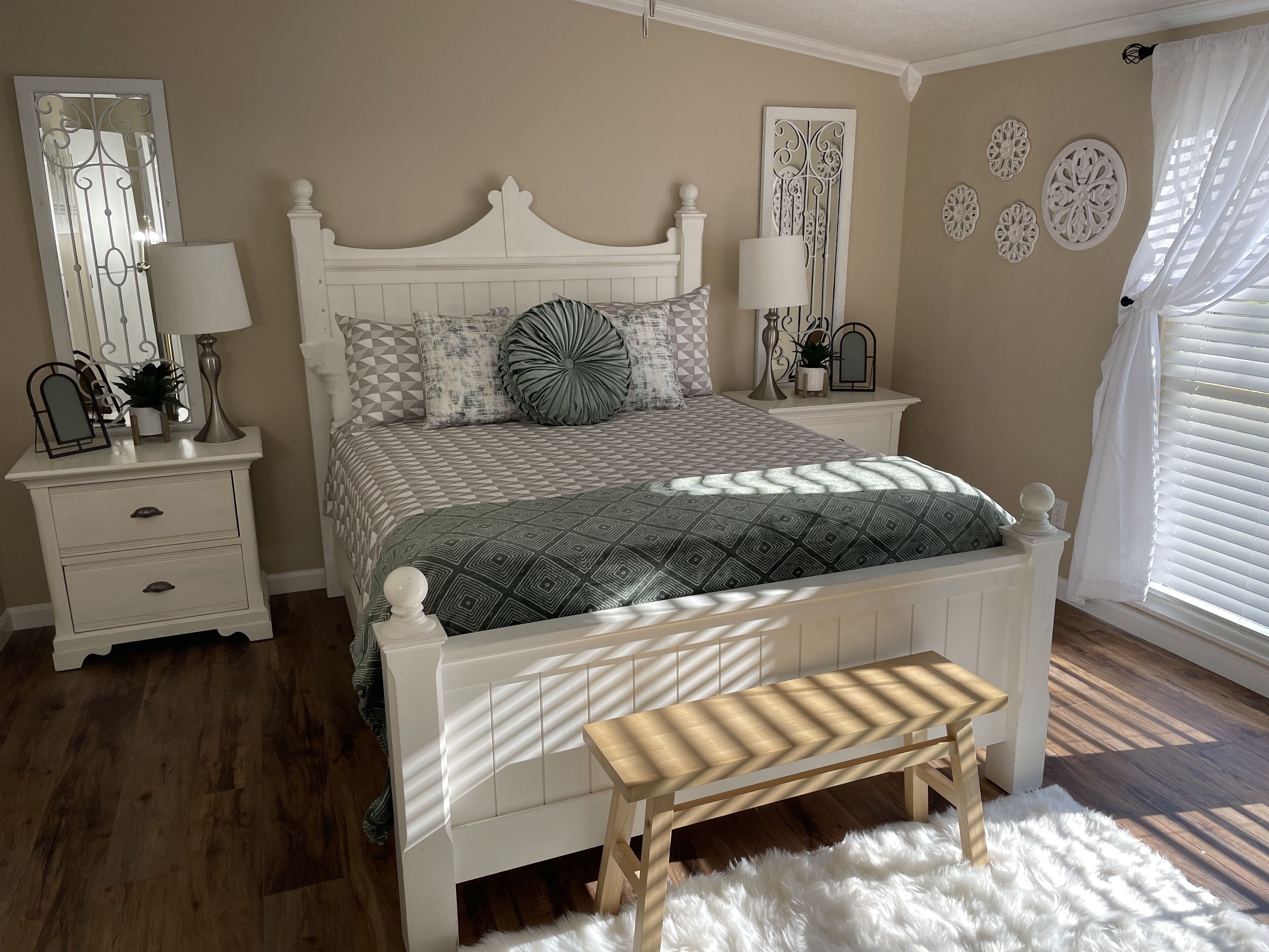 5 bedrooms, iron/ironing board, free WiFi, bed sheets