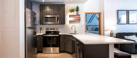 冷蔵庫、電子レンジ、オーブン、食器洗い機