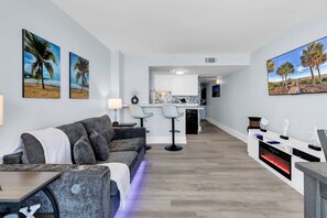 TV - Modern Beachfront Condo Hosteeva 🏊 Pool 🏊 (Myrtle Beach)