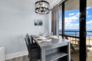 Dining - Modern Beachfront Condo Hosteeva 🏊 Pool 🏊 (Myrtle Beach)