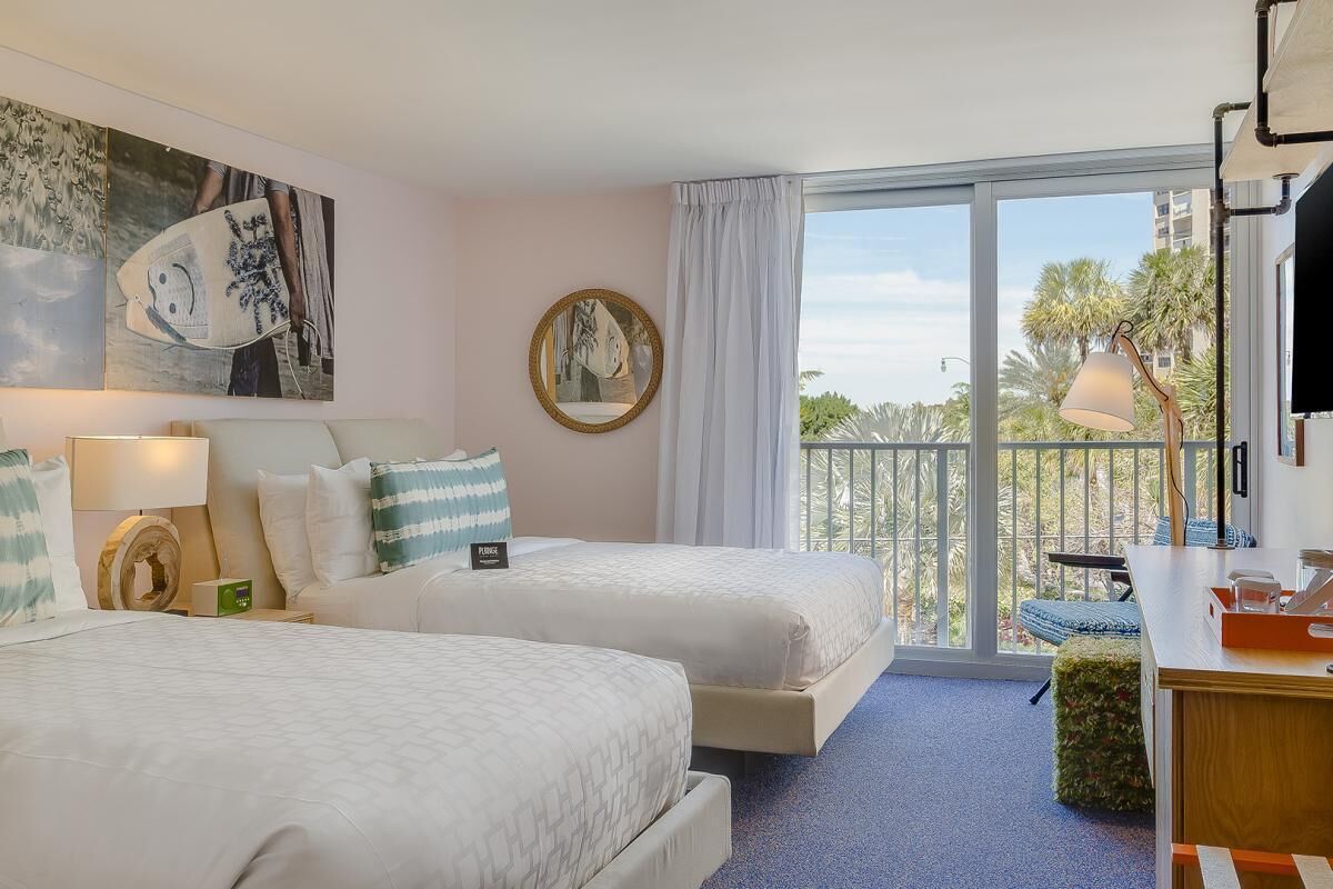 Steps to the Beach! Beach Access, Pool, Close to Bay View Drive Park
