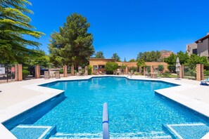 Pool - Bell Rock Sedona- Resort like setting with a fantastic view of Bell Rock (Sedona)
