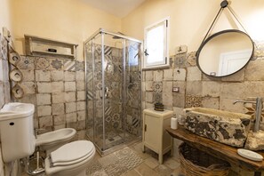 Dusche, Haartrockner, Bidet, Handtücher