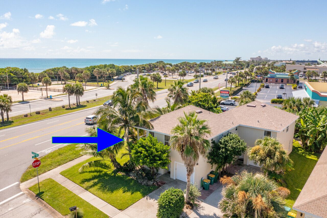 Relaxing Townhome 3 BR 2 BA Steps from the Beach