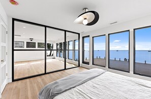 3 bedrooms, travel crib, WiFi, bed sheets