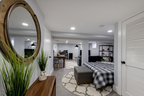 Clean&Cozy English Basement