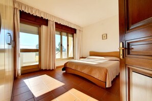 3 bedrooms, WiFi, bed sheets - [Panorama] View and Comfort a few steps away from the beach (Orosei)