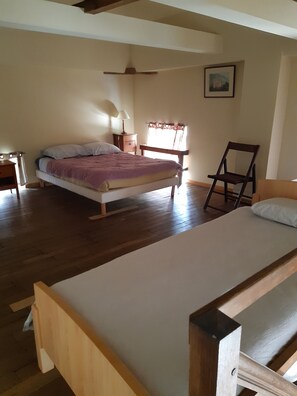 2 chambres, fer et planche à repasser, lit parapluie, Wi-Fi