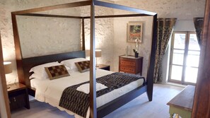 3 habitaciones, tabla de planchar con plancha y cuna de viaje