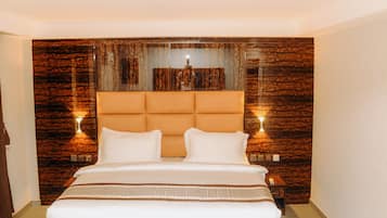 Luxury Room, 1 Double Bed, Non Smoking, City View | Egyptian cotton sheets, premium bedding, in-room safe, desk