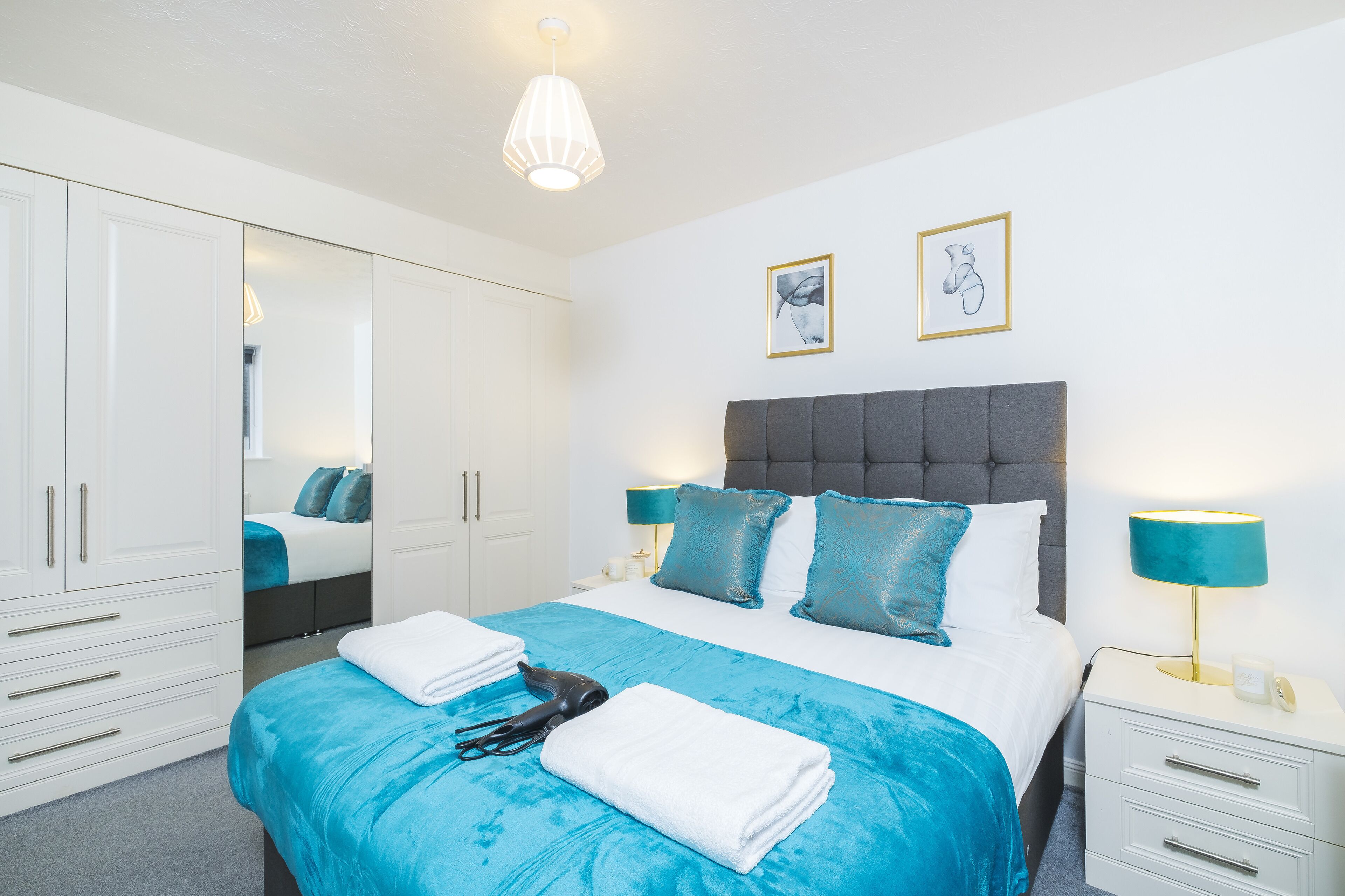 3 makuuhuonetta, silitysrauta/-lauta, ilmainen Wi-Fi, vuodevaatteet