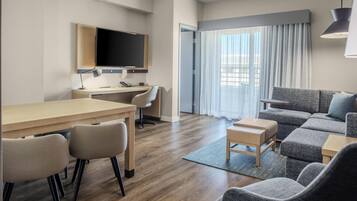 1 bedroom, in-room safe, blackout curtains, free WiFi