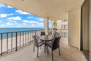 Outdoor dining - It’s Shore Paradise Phoenix III (Orange Beach)