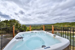 Terrace/patio - 8 BR Private Ranch, River access, Pool, Pickle ball, Game Room, Hot Tub (Wimberley)