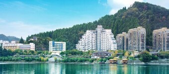 Yitu Lake View Hotel
