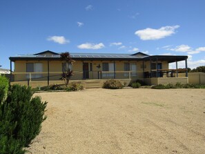 Exterior - Catch N Relax - Off Peak Special! (Point Turton)