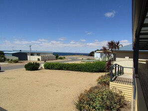 Property grounds - Catch N Relax - Off Peak Special! (Point Turton)