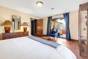 4 bedrooms, desk, iron/ironing board, free WiFi