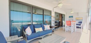 屋外ダイニングエリア