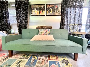 Fireplace, books, music library - The Mansion on The Hill | Huge Views / Retro Cool / Firepit (by WTG) (Fredericksburg)