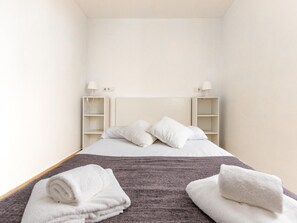 Room - HOMEABOUT LA MERCED APARTMENT X-2 (1BR 1BT) (MÁLAGA)