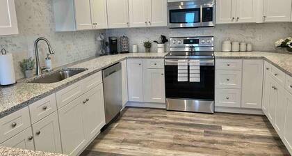 Modern 2bd 2ba - Near I75, No Steps, Free Wifi