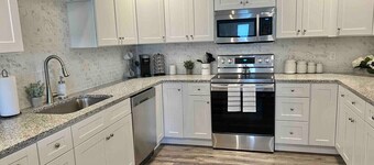 Modern 2bd 2ba - Near I75, No Steps, Free Wifi