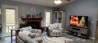 Charming 3 bedroom pet friendly home!
