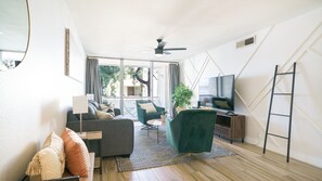 Smart TV - Scottsdale: 1BR-Furnished, Pool,SPA, Gym - Book us now! (Scottsdale)