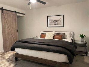 3 bedrooms, iron/ironing board, WiFi, bed sheets