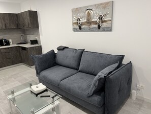 Quarto solteiro panorâmico | Área de estar | Smart TV, console de videogame, Netflix, filmes recentes