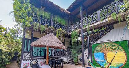 Alicat Villas:Unique spacious wooden cabin with large balcony , pool, fast wifi