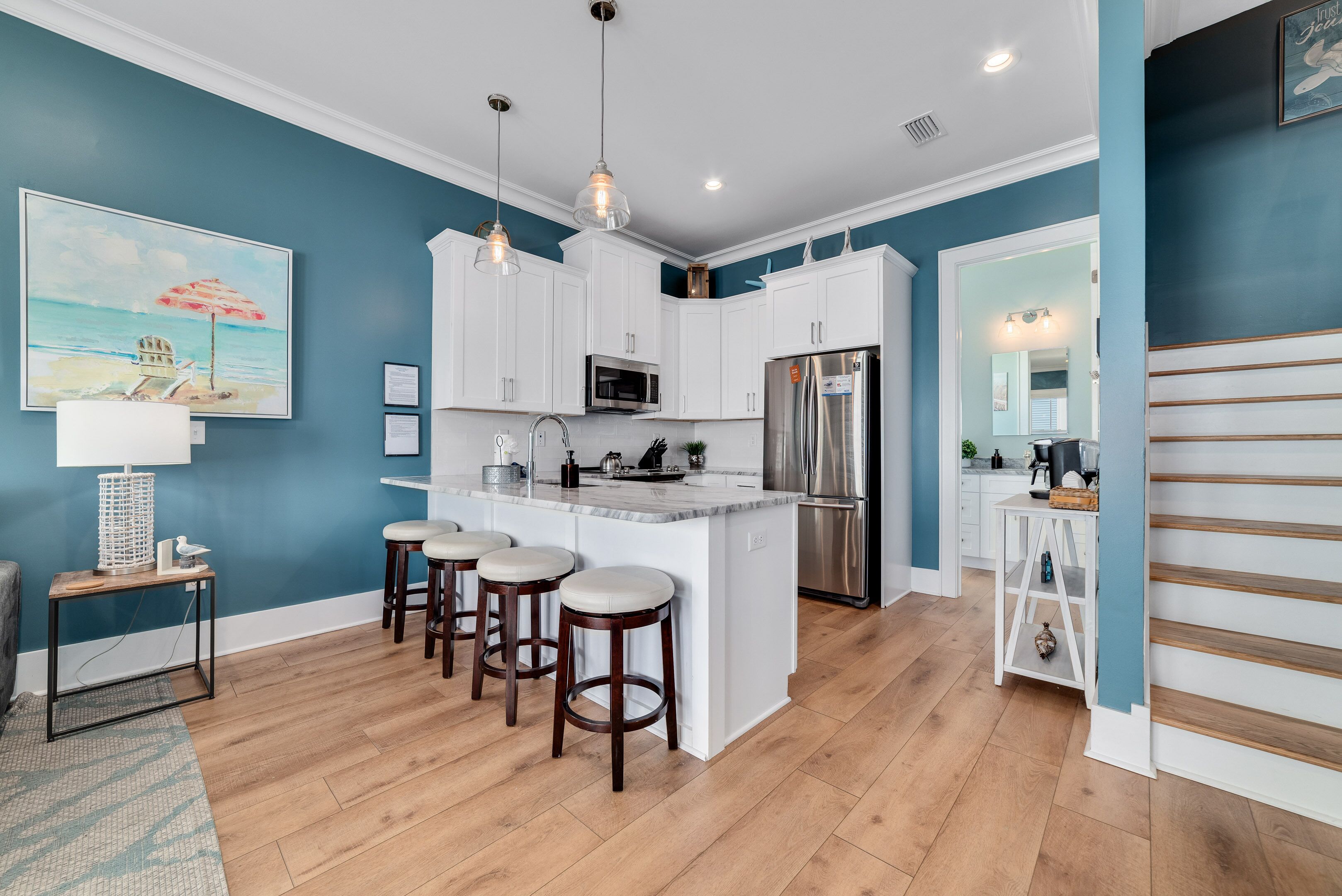 Geladeira, micro-ondas, fogão, cooktop