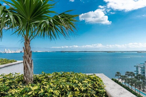 Brickell 3BR •Sleeps 8 •Wrap-Around L-Shaped Balcony •Skyline View •Free Parking