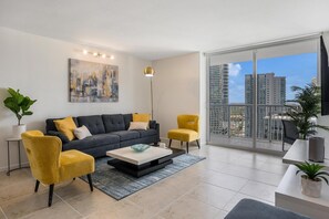 Smart TV, fireplace, table tennis