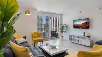 Smart TV, fireplace, table tennis