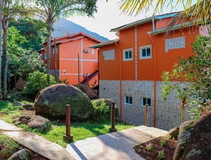 Televisión de pantalla plana de 32 pulgadas con canales digitales