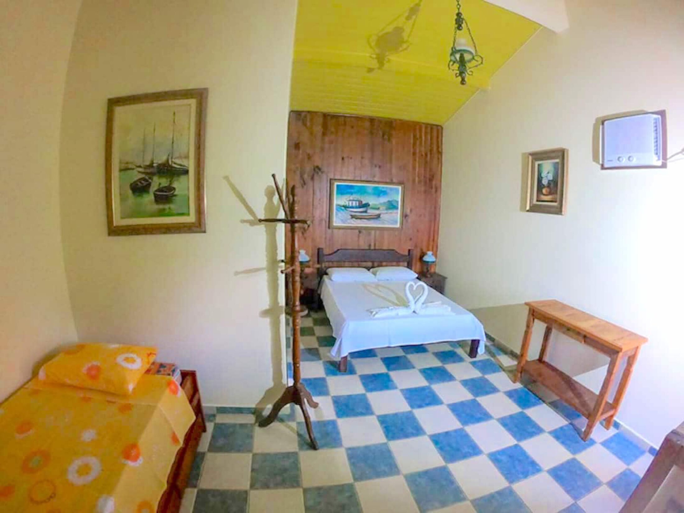 Wi-Fi de cortesia, roupa de cama