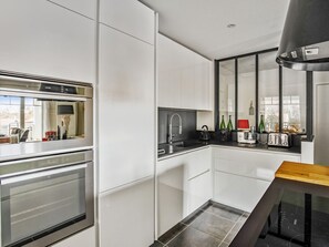 Refrigerador, microondas, horno, lavavajillas