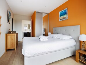 3 chambres, lit de bébé portatif, Wi-Fi, literie fournie