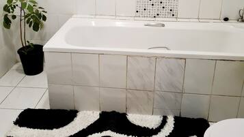 Combined shower/tub