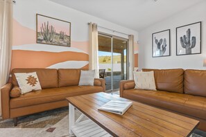 Smart-TV, filmbibliotek og stereoanlegg