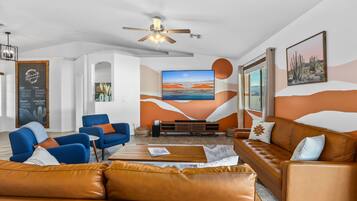 Smart-TV, filmbibliotek og stereoanlegg