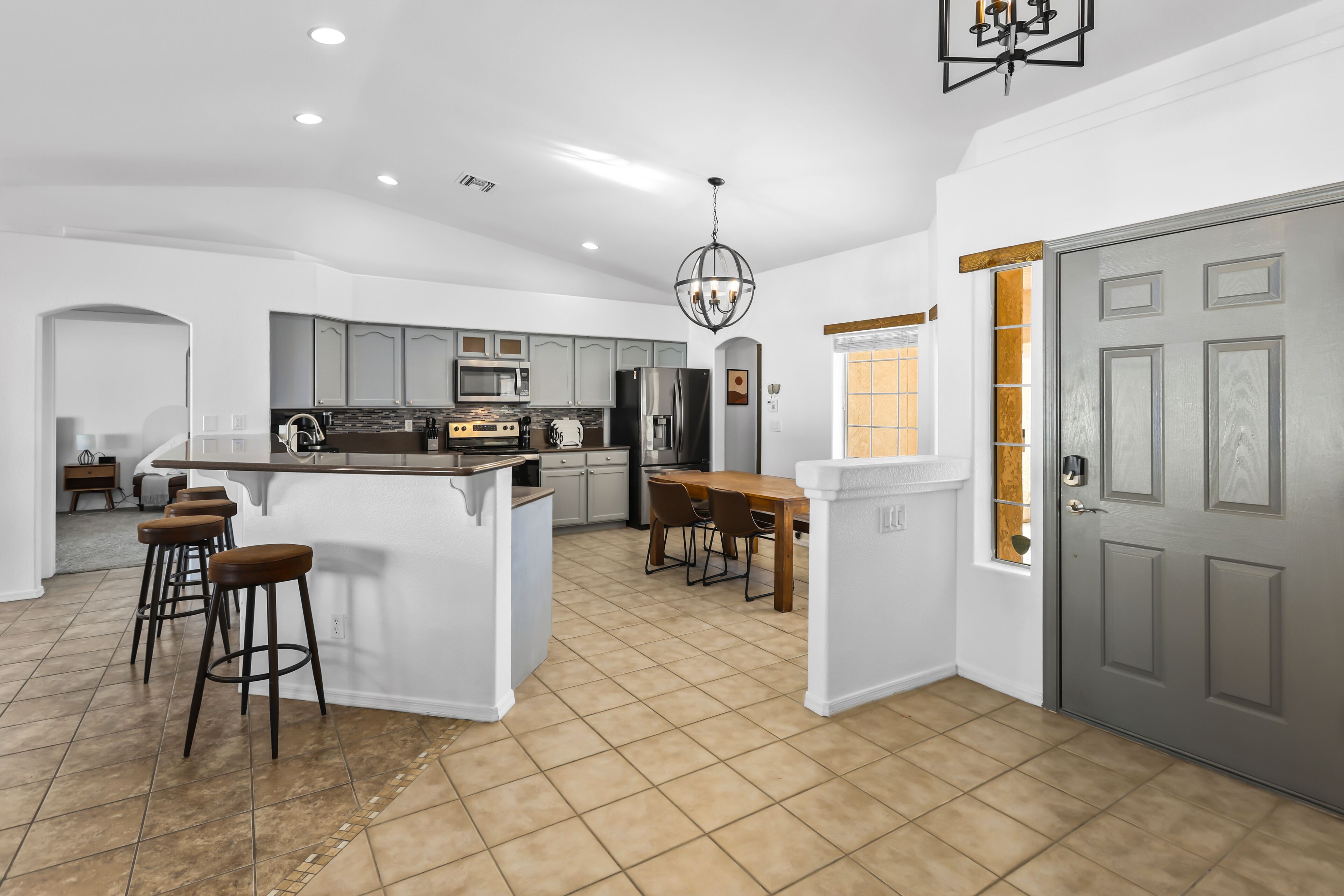 Køleskab, mikrobølgeovn, ovn, kogeplade