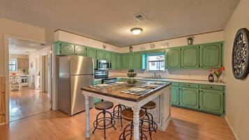 Microwave, cookware/dishes/utensils, dining tables