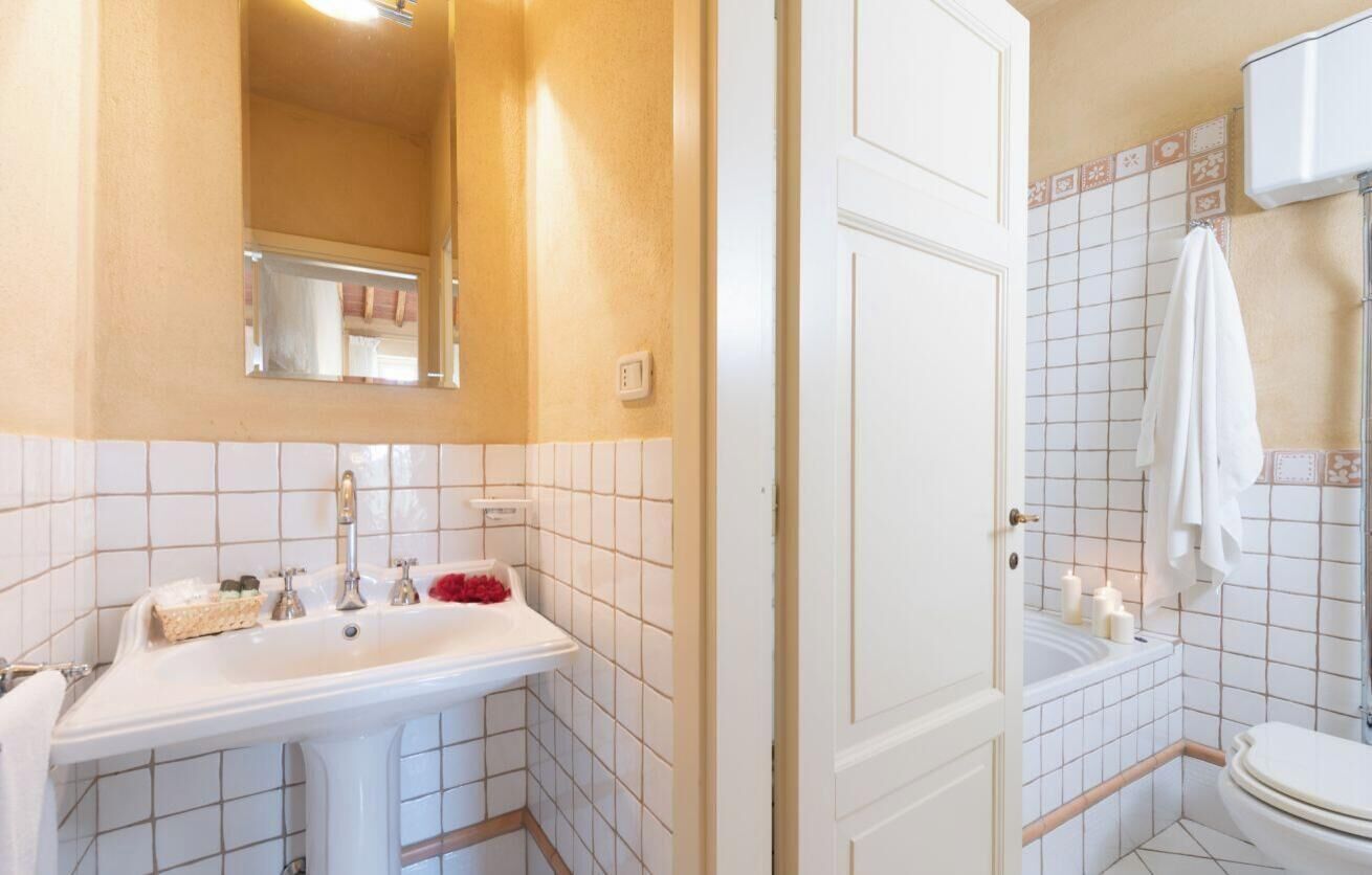 Duschwanne, Haartrockner, Bidet, Handtücher